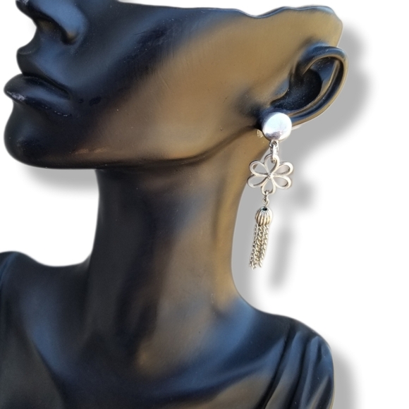 CROWN TRIFARI RARE 1950S SILVERTONE FLOWER & TASSEL DROP CLIP ON EARRINGS - Picture 2 of 8